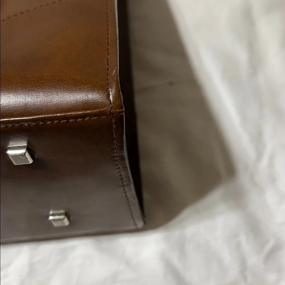 Franklin Covey leather bag with multiple compartments and padding. NWOT